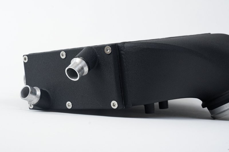 CSF 2014+ BMW M3/M4 (F8X) Top Mount Charge-Air-Cooler - Crinkle Black - Image 4